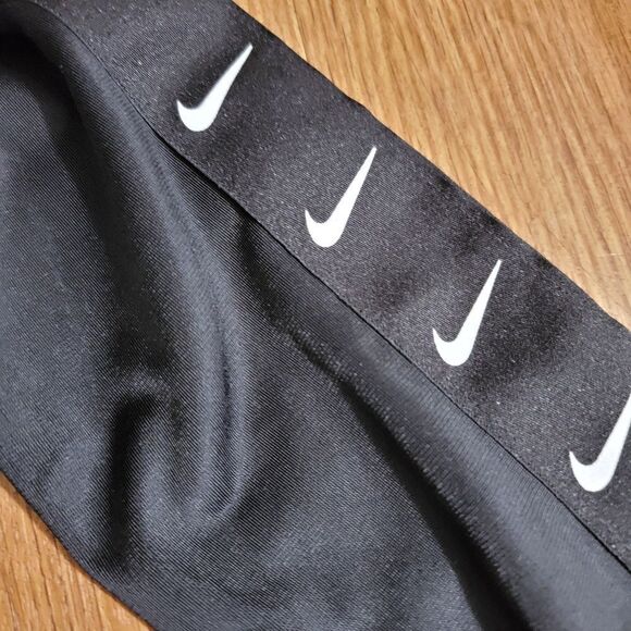 Nike Track Star Kids Running Jacket Size 6 Black Yellow Gold Full Zip Windrunner - Picture 5 of 9